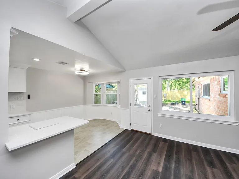 10602 Raydell Dr — Photo 8