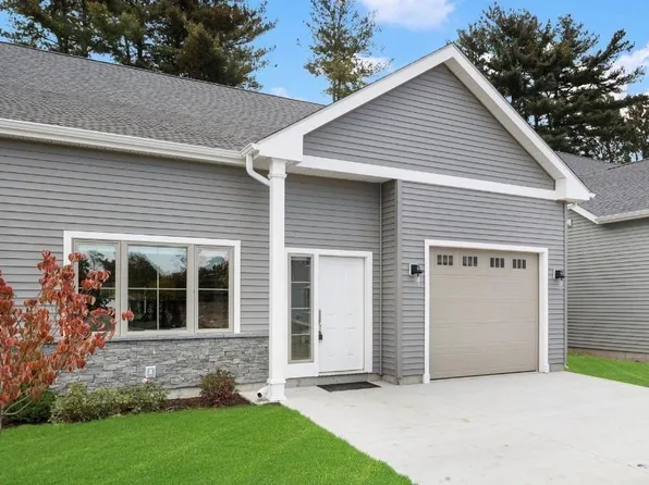 8 W Valley Cir Unit 61, West Warwick, RI 02893