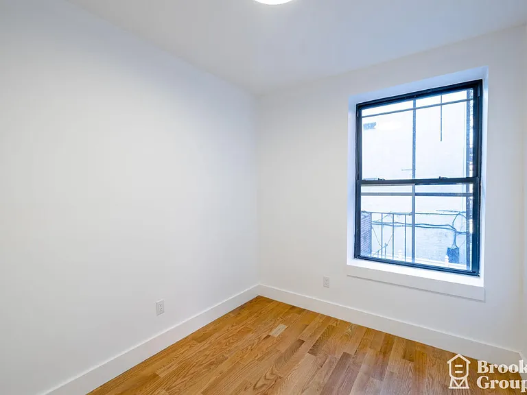 435 De Kalb Ave #4R — Photo 2
