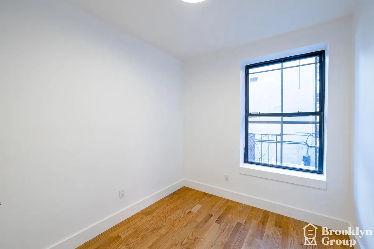 Building Photo - 435 De Kalb Ave #4R