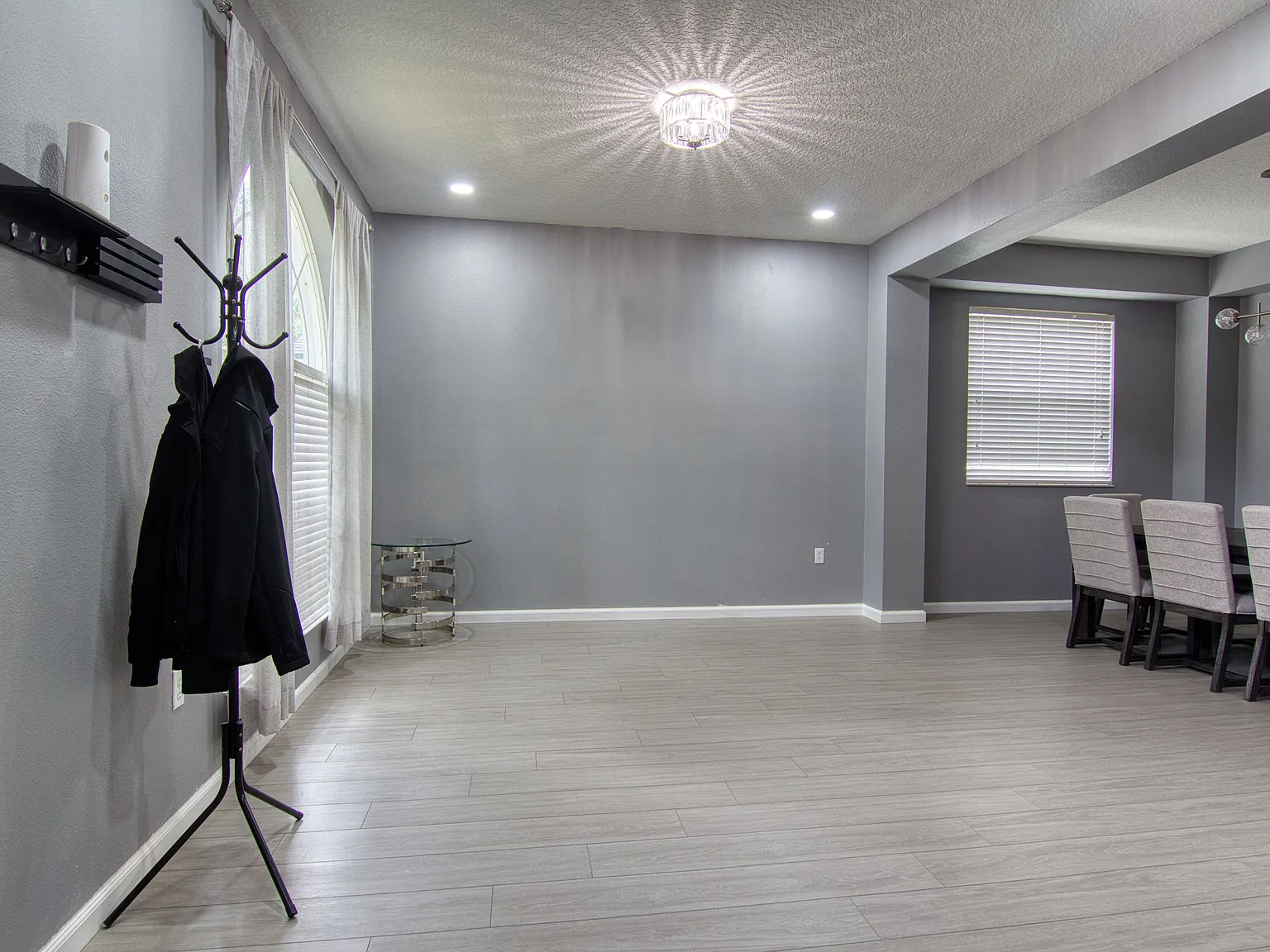 5 bed, 2521 sqft, $3,200 — Photo 4