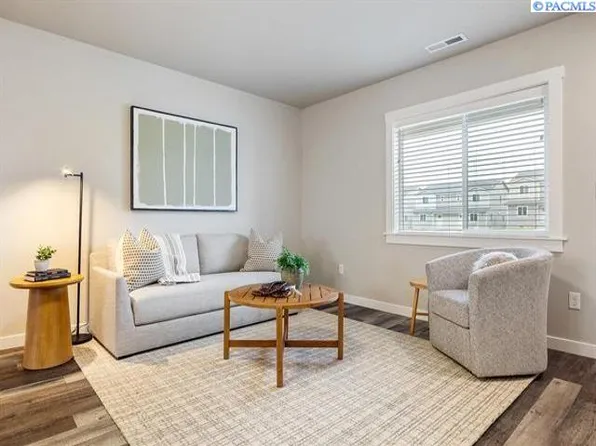470 N 5th Ave, Connell, WA 99326