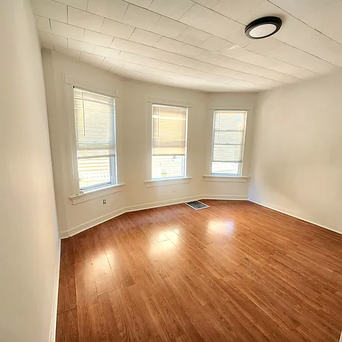111 Murray St Photo 1