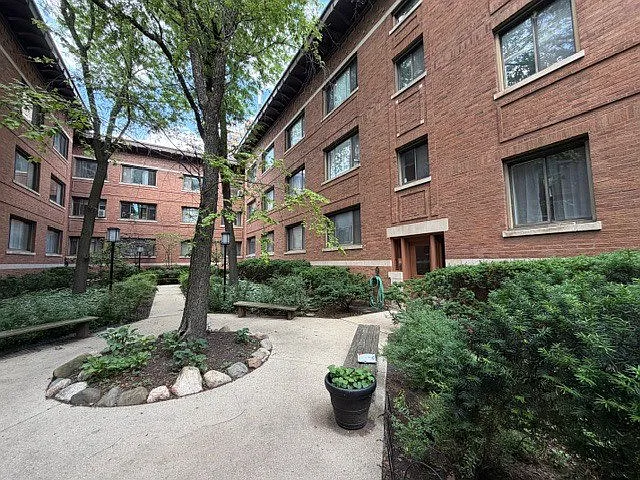 804 W Lakeside Pl #201 — Photo 1