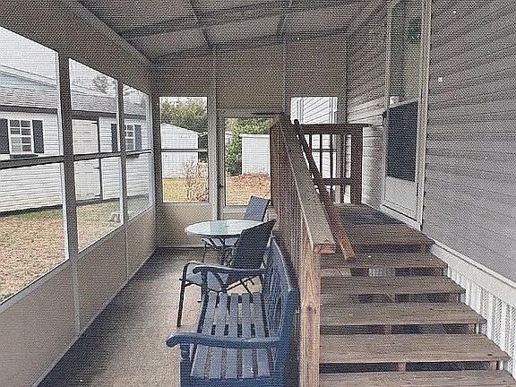 Screened in front porch area