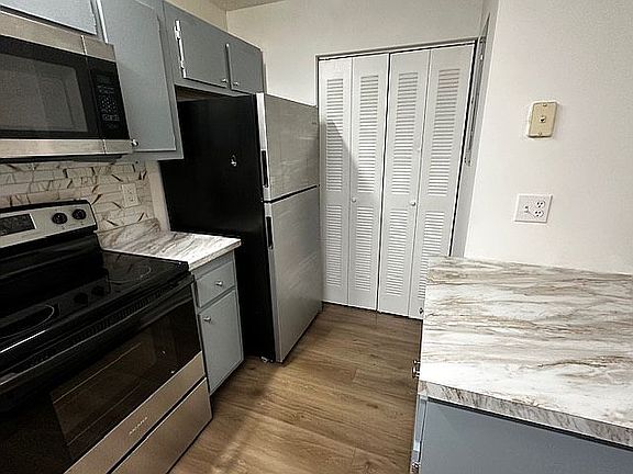 washer/dryer closet 