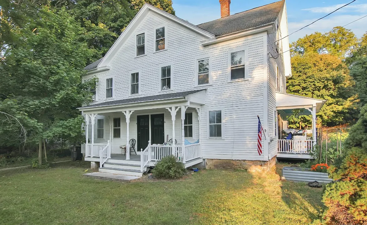 Building Photo - 122 River Rd #A