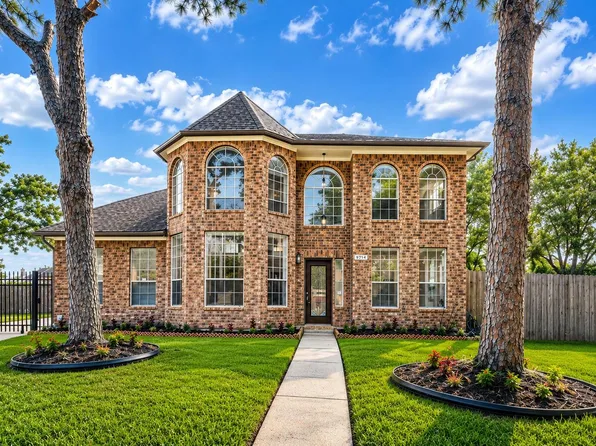 9714 Broadley Dr, Sugar Land, TX 77498