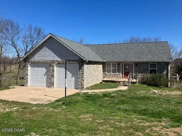 8404 Gateway Dr, Neosho, MO 64850