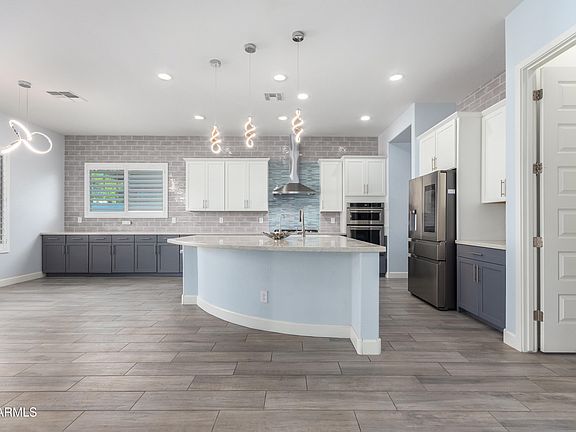 3rd image of 2910 E SUNRISE Place