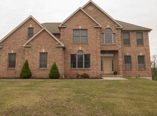 5176 Sparrow Ln, Coplay, PA 18037