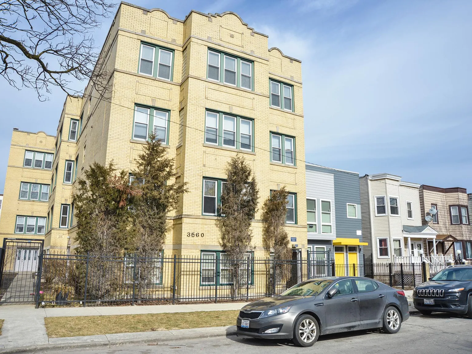 2 bed, 900 sqft, $2,000 — Photo 1