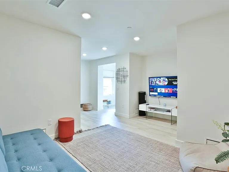 1529 Doheny Way — Photo 36