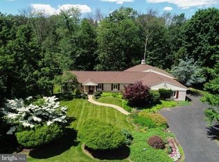 102 Meadowbrook Ln, Elizabethtown, PA