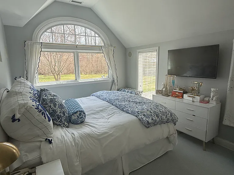140 Newtown Tpke — Photo 10