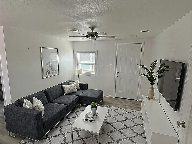 1723 Oak Knoll Dr #5 — Photo 3