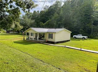 11366 Clay Rd, Newton, WV 25266