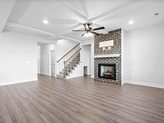 3rd image of 282 Elwell Rd