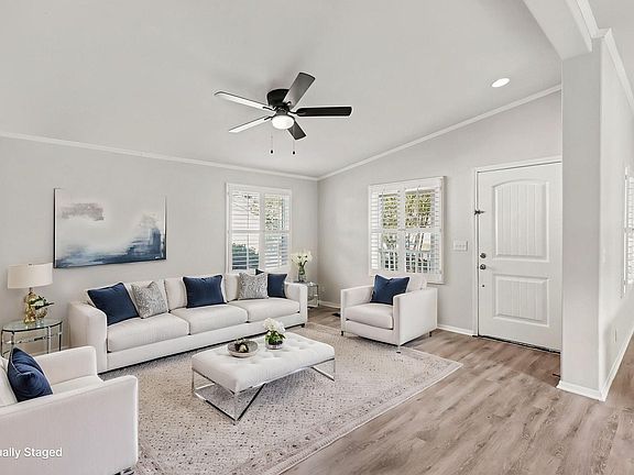 3rd image of 10227 Berrybriar Ln