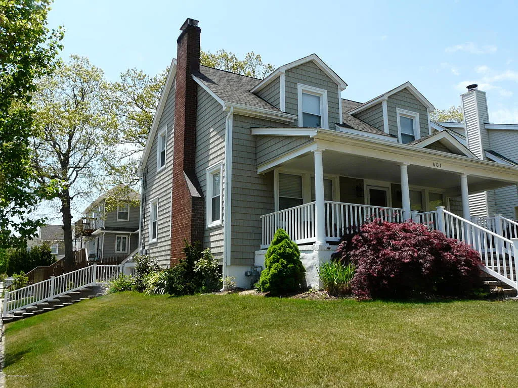 401 Lareine Ave photo 1