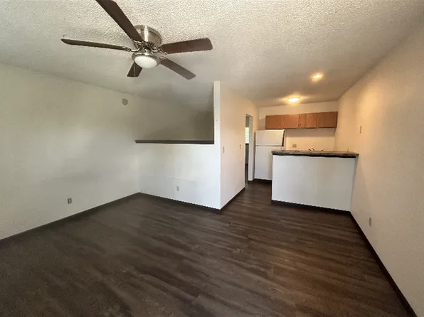 902 E 11th Ave Sundance, 902 E 11th Ave APT 4, Hutchinson, KS 67501