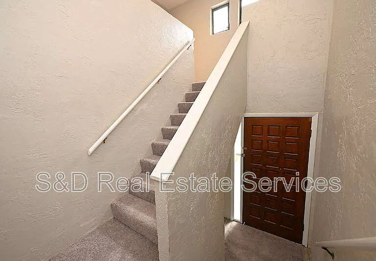 1808 Village Ct — Photo 36