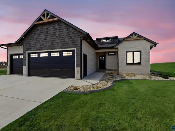 405 N Sunshine Ave, Brandon, SD 57005