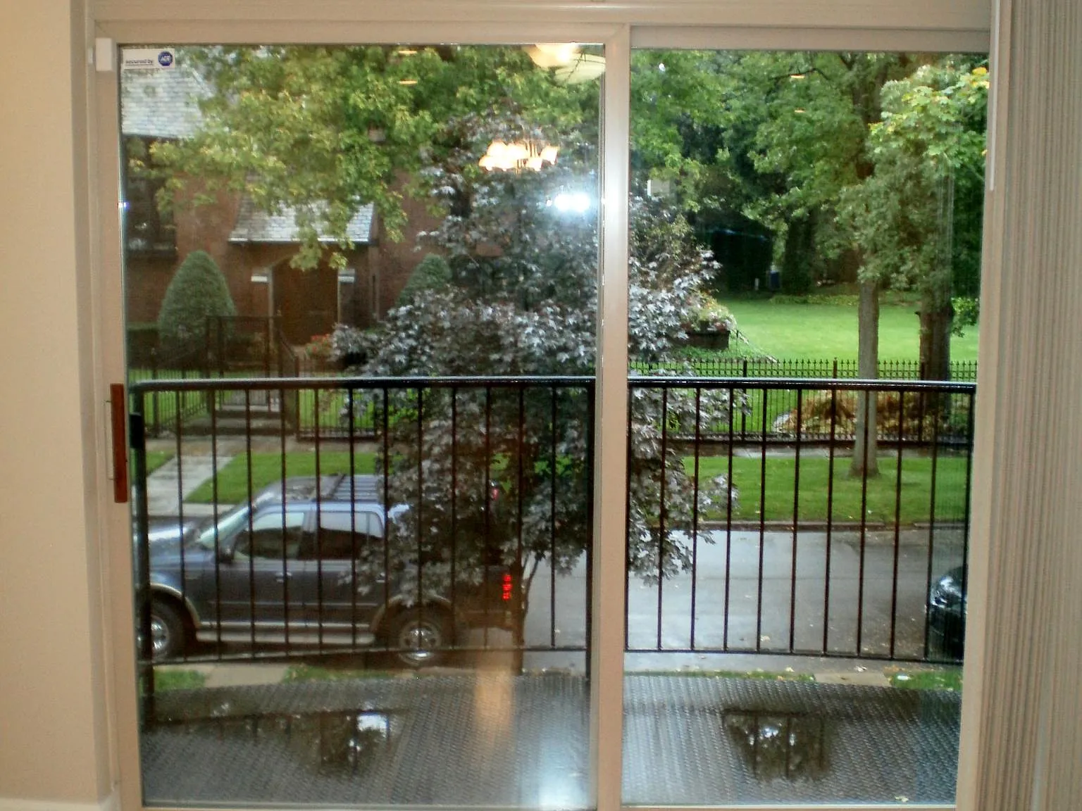 2 bed, 1100 sqft, $2,100 — Photo 2