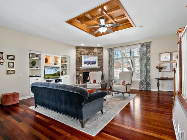 20 Northrup Ave, Tonka Bay, MN 55331