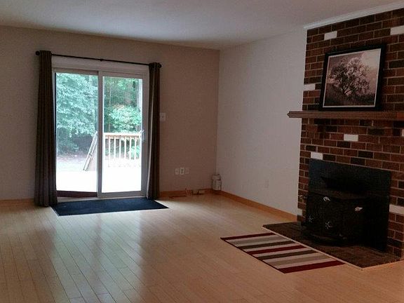 Family Room w/fireplace