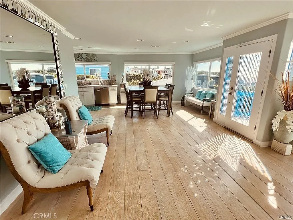 2 bed, 1600 sqft, $6,995 — Photo 4