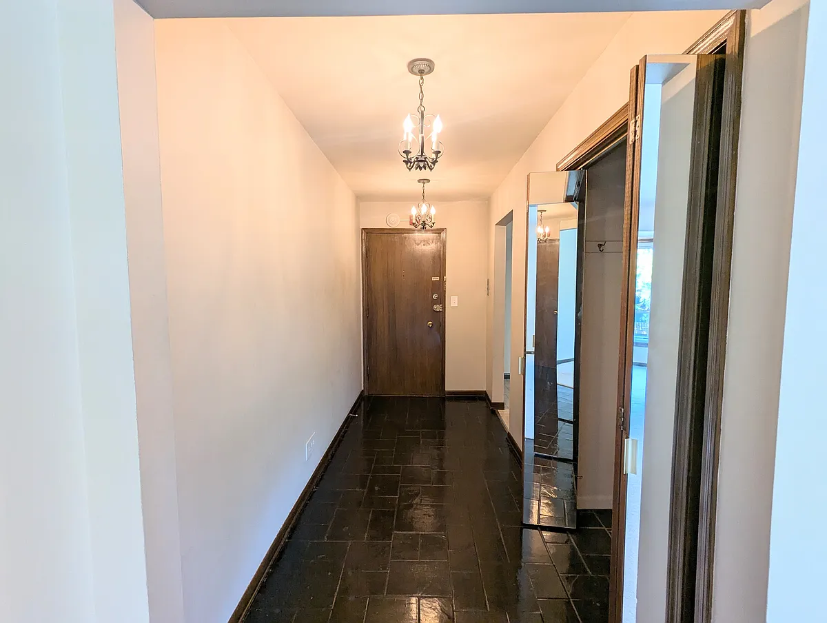 Building Photo - 2400 Archbury Ln #3K