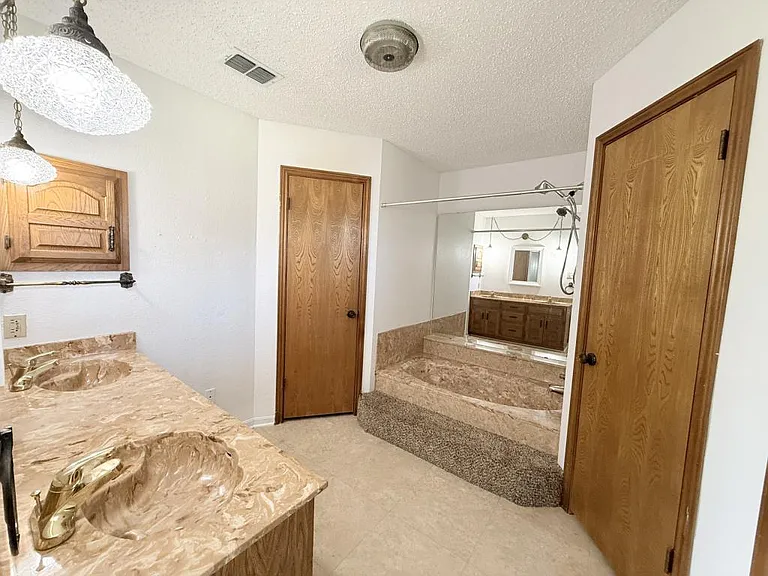 2315 E Highway 190 — Photo 25