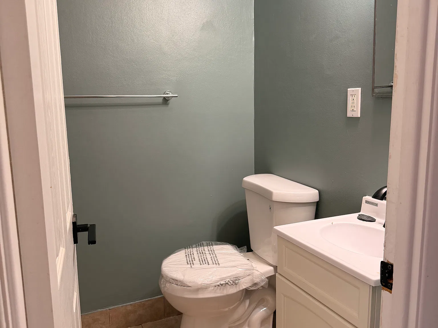 3 bed, 1720 sqft, $2,100 — Photo 3