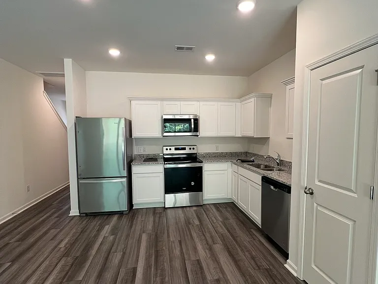 204 Trumpet Vine Dr — Photo 9