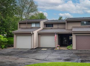888 Stone Ridge Pl, Dubuque, IA 52001