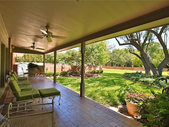 4th image of 3910 Monticello Cir