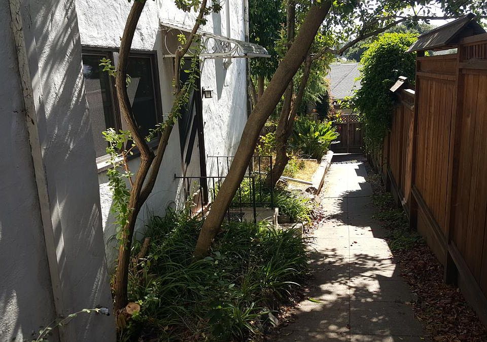 Entrance on Glendora Path