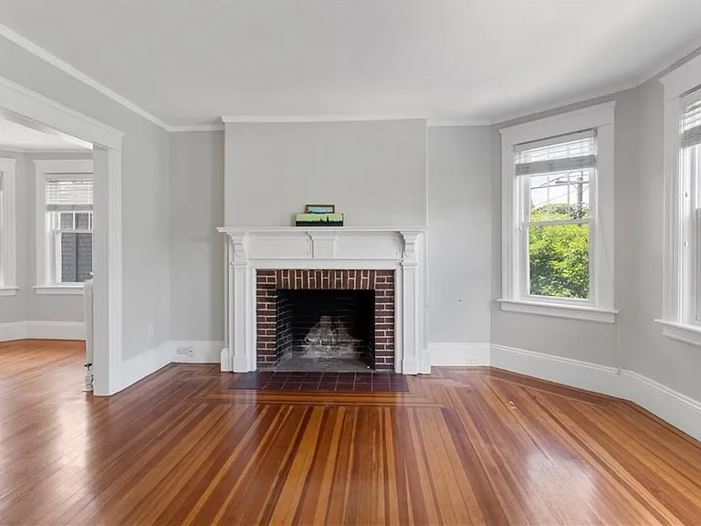 157 Irving Ave — Photo 7
