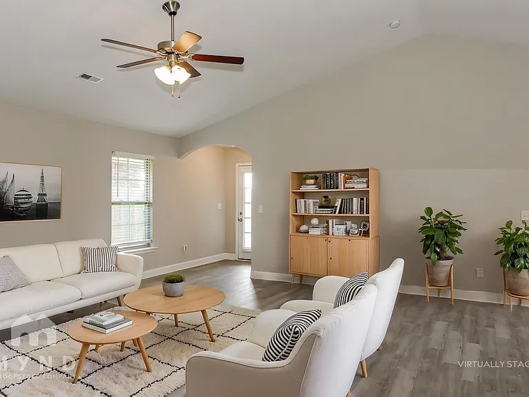 136 Pitts Griffin Dr — Photo 3
