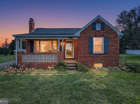 2208 Grandview Rd, Hanover, PA 17331