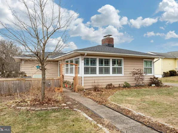 652 Woodland Dr, Pottstown, PA 19464