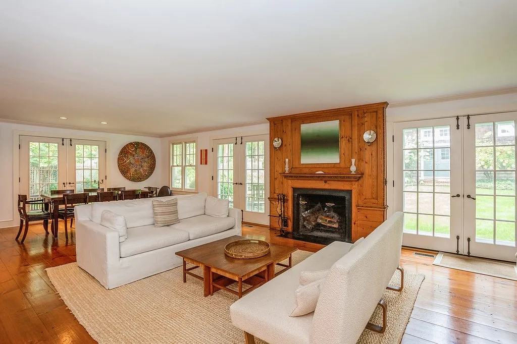 East Hampton South of the Highway Retreat — Photo 2