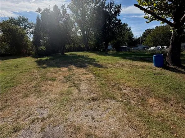 406 S Allison Rd, El Dorado Springs, MO 64744