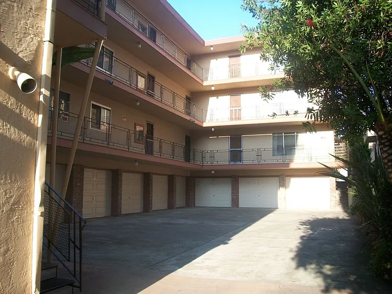 260 Lee St — Photo 10