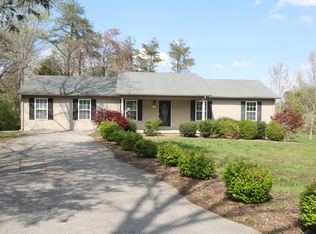 999 Christmas Ln, Cookeville, TN 38501