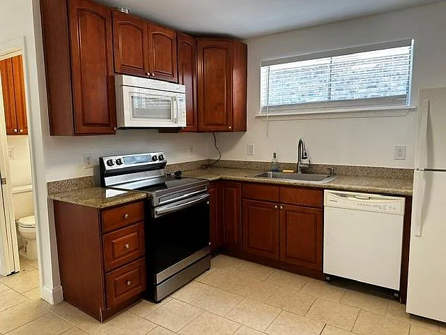 244 W Robert E Lee Blvd — Photo 7