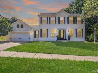 2 Salvation Ridge Ct, Fenton, MO 63026
