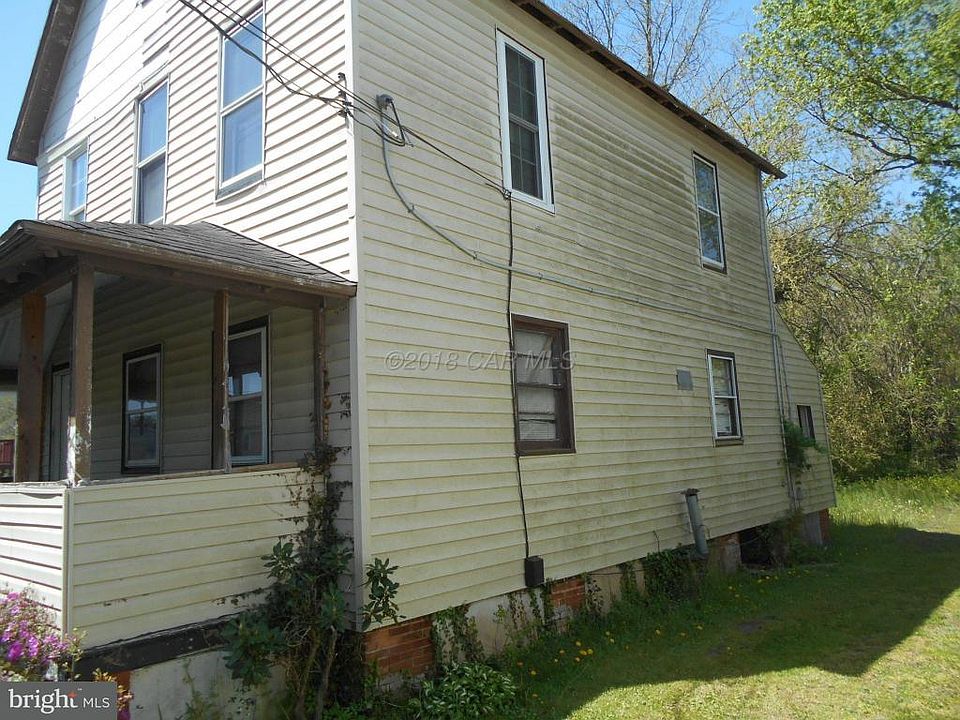 2nd image of 812 2nd St