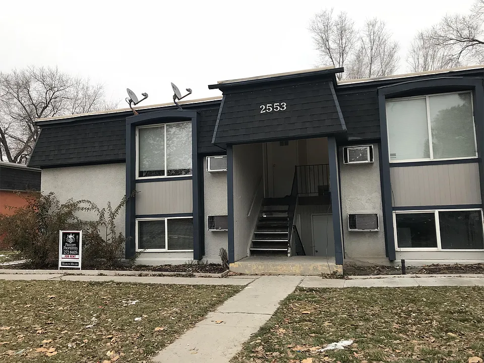 2553 S Lake Park Cir #2